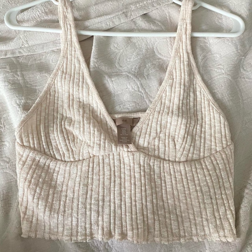 H&M cream ribbed V cut tank top crop top